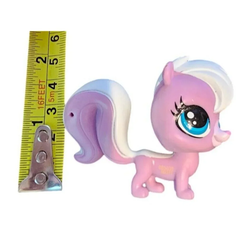 Hasbro Littlest Pet Shop #52 Skyla L'Aroma Skunk Figure Pastel Purple White LPS